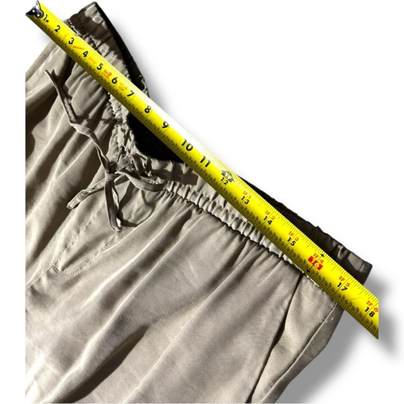 a new day Women's Large Stylish Tan/Khaki Wide-Leg Drawstring Waist Cargo Pants - Picture 12 of 14